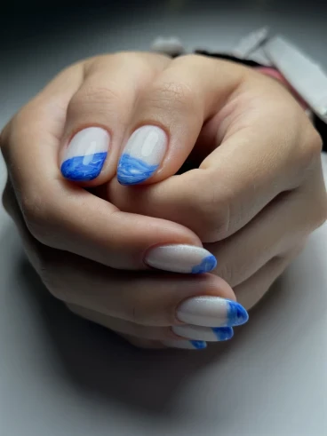 Маникюр с изравняване/укрепване с база и гел лак Маникюр с изравняване/укрепване с база и гел лак