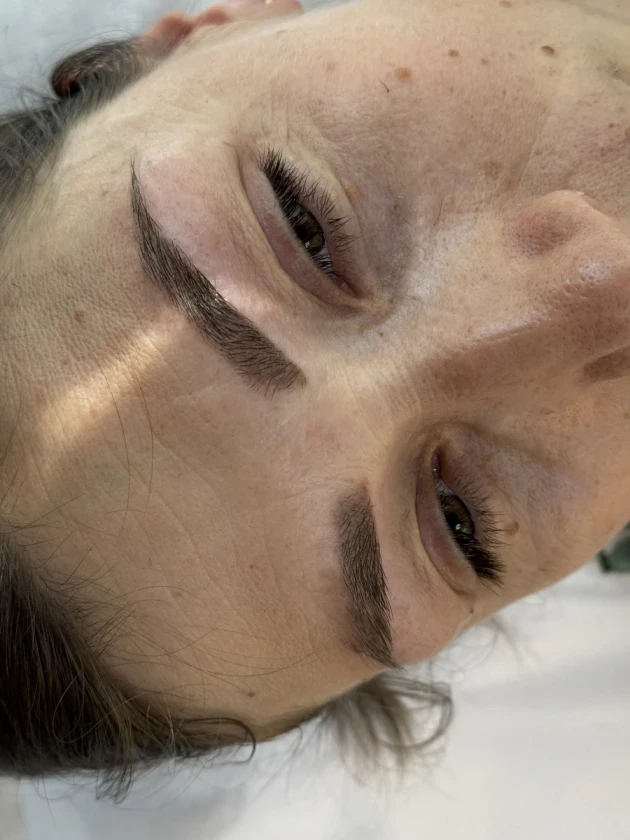 Вежди: почистване/ оформяне  Албена Петрова - Reservation.Studio