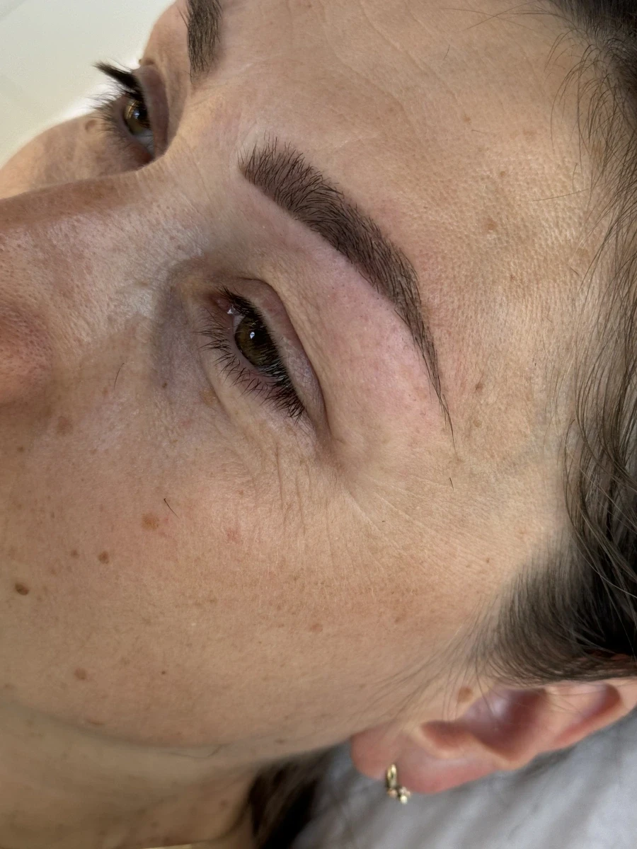 Вежди: почистване/ оформяне Албена Петрова - Reservation.Studio Вежди: почистване/ оформяне Албена Петрова - Reservation.Studio