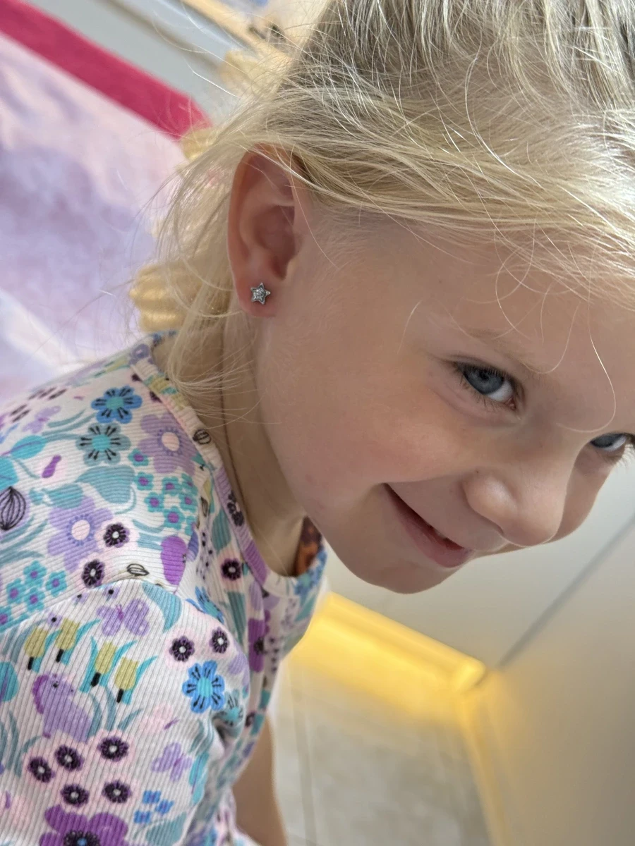 Поставяне на Обици STUDEX 70 - едновременно поставяне - Reservation.Studio