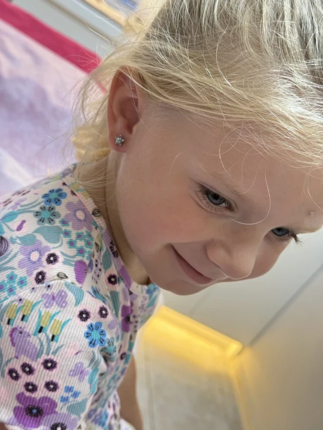 Поставяне на Обици STUDEX 70 - едновременно поставяне - Reservation.Studio Поставяне на Обици STUDEX 70 - едновременно поставяне - Reservation.Studio