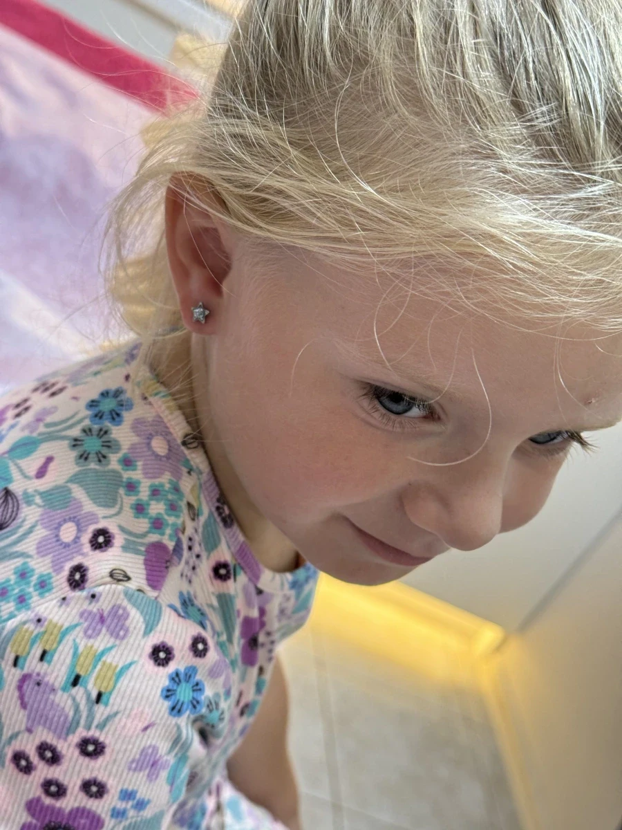 Поставяне на Обици STUDEX 70 - едновременно поставяне - Reservation.Studio