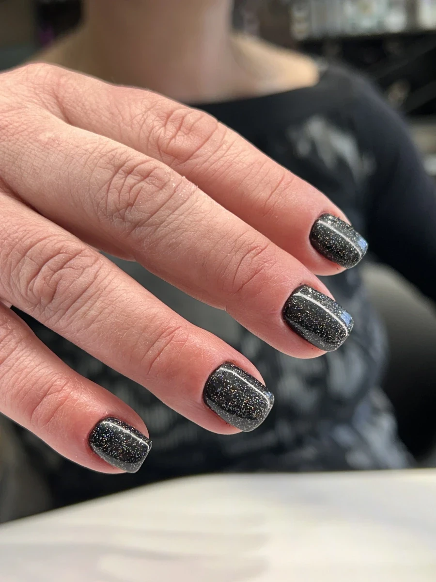 Маникюр с гел лак и изравняване - Reservation.Studio Маникюр с гел лак и изравняване - Reservation.Studio