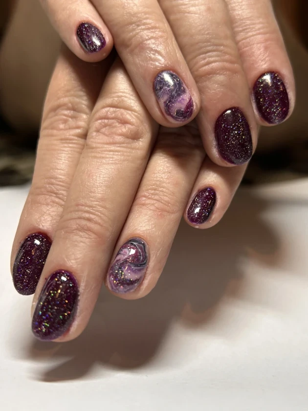 Маникюр с гел лак и изравняване - Reservation.Studio Маникюр с гел лак и изравняване - Reservation.Studio