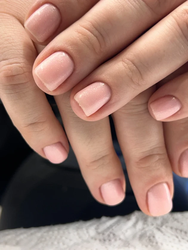 Маникюр с гел лак и изравняване - Reservation.Studio