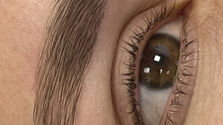 вежди: почистване / оформяне