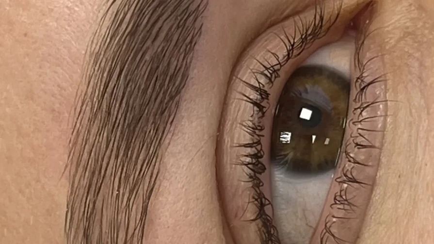 вежди: почистване / оформяне