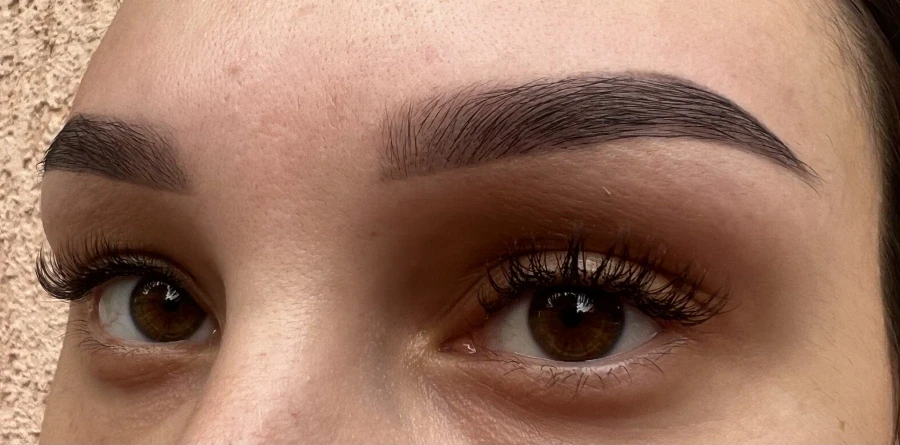 Архитектура и боядисване на вежди - Reservation.Studio