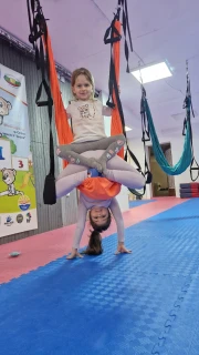 Въздушна йога за деца