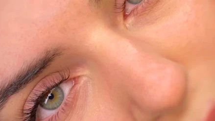 Удължаване на мигли косъм по косъм Удължаване на мигли косъм по косъм