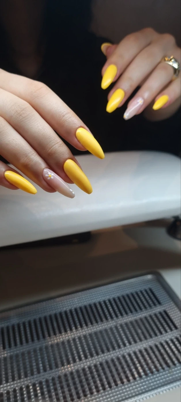 Маникюр с гел + укрепване и изравняване с база - Reservation.Studio