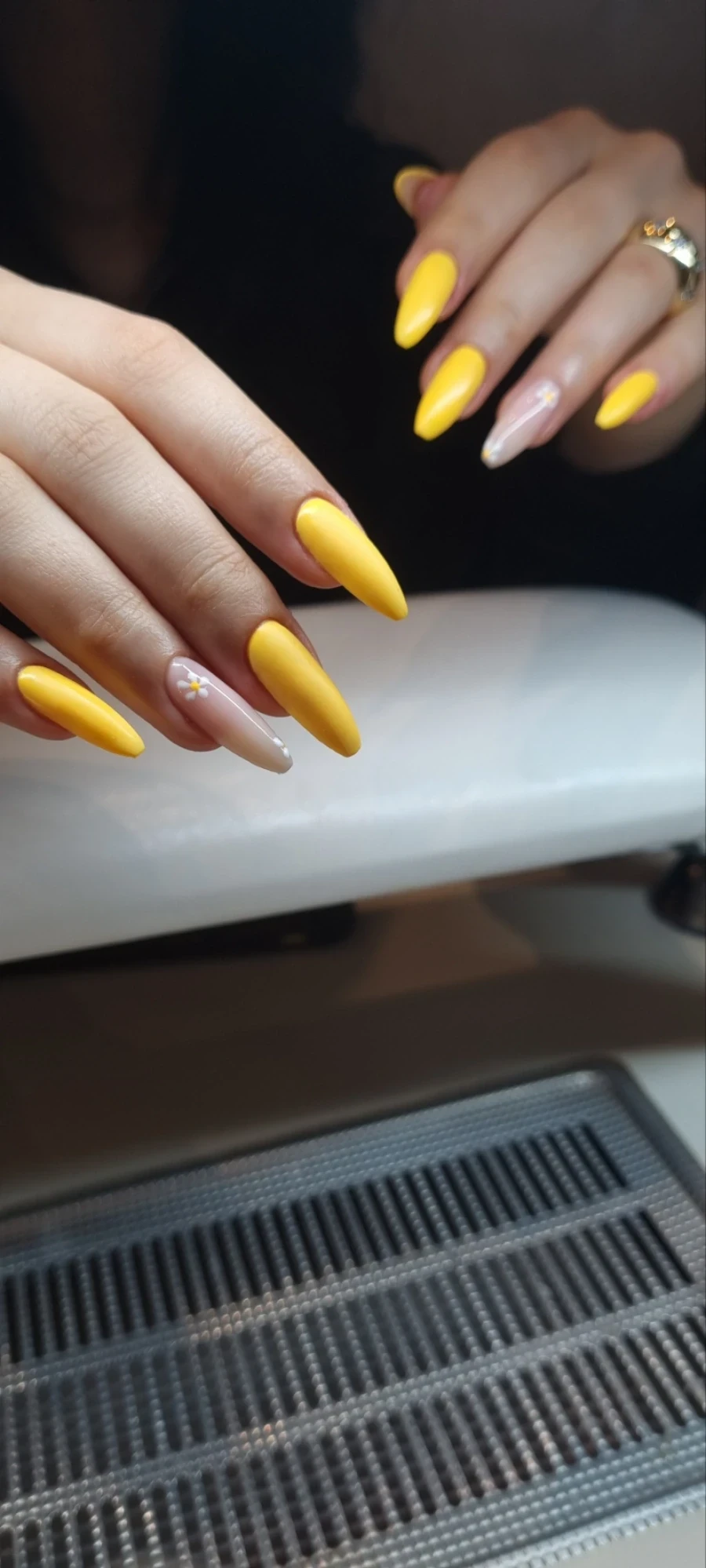 Маникюр с гел + укрепване и изравняване с база - Reservation.Studio