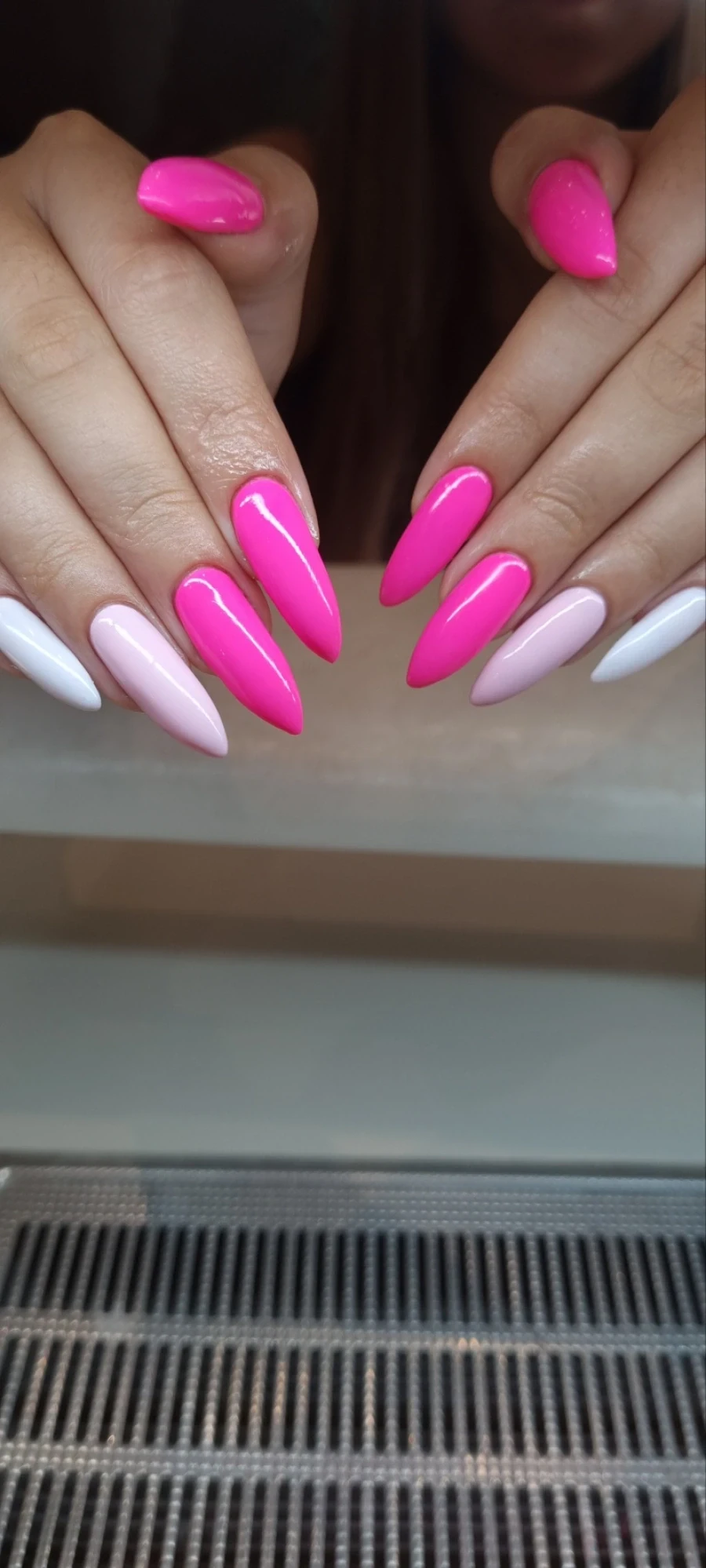 Маникюр с гел + укрепване и изравняване с база - Reservation.Studio Маникюр с гел + укрепване и изравняване с база - Reservation.Studio