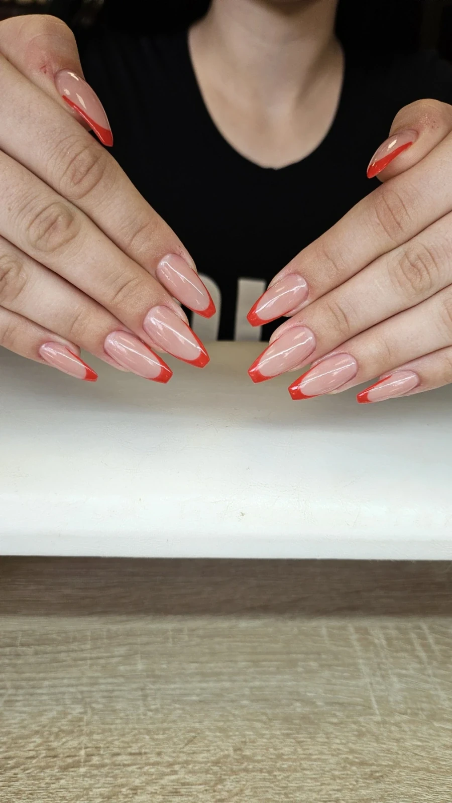 Маникюр с гел + укрепване и изравняване с база - Reservation.Studio Маникюр с гел + укрепване и изравняване с база - Reservation.Studio