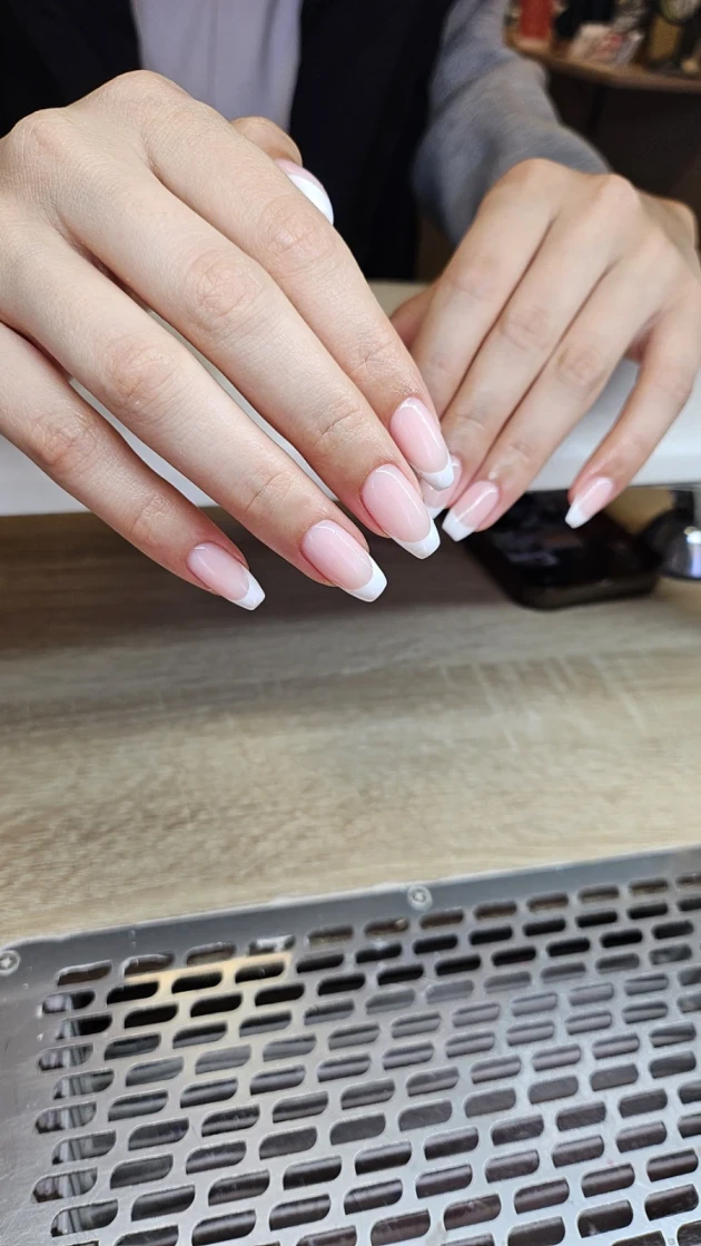 Маникюр с гел + укрепване и изравняване с база - Reservation.Studio