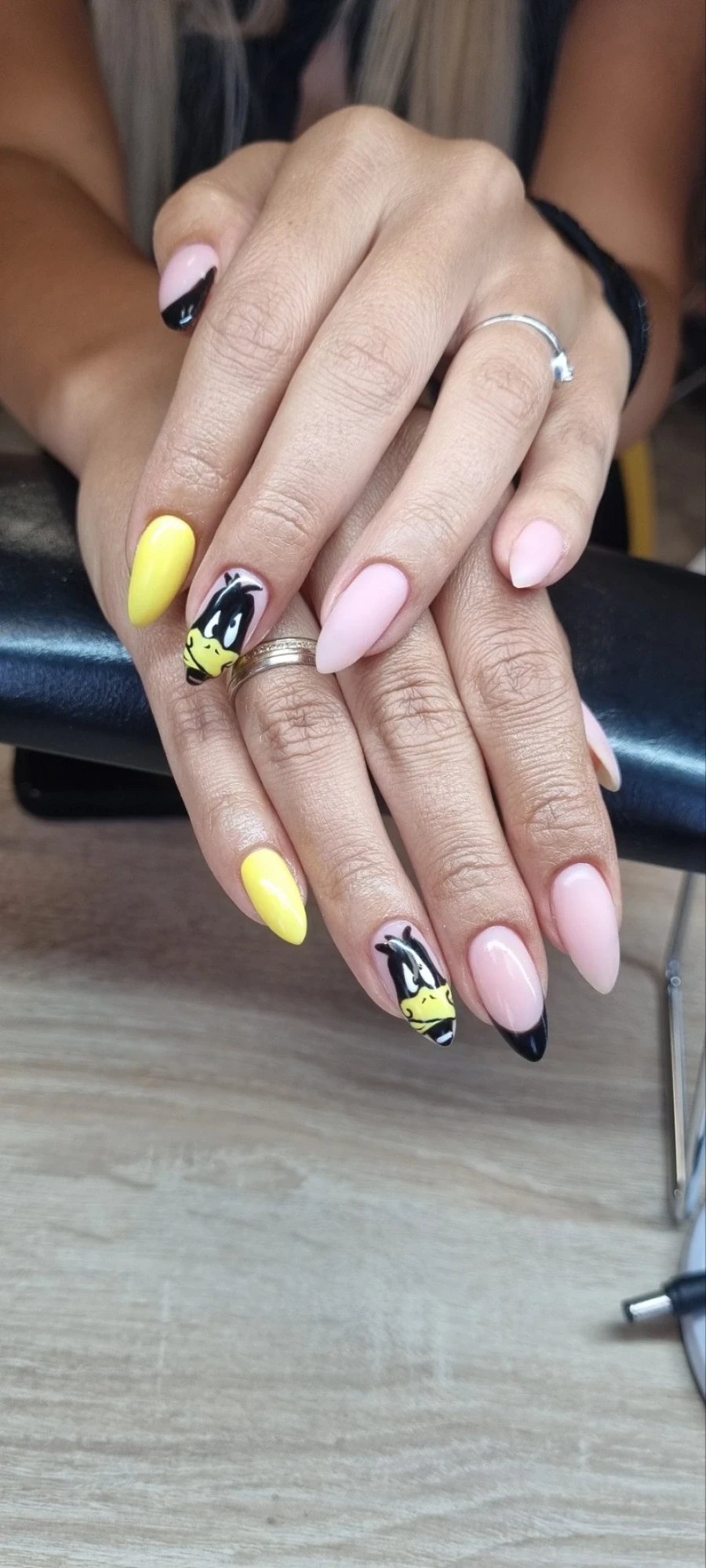 Маникюр с гел + укрепване и изравняване с база - Reservation.Studio Маникюр с гел + укрепване и изравняване с база - Reservation.Studio