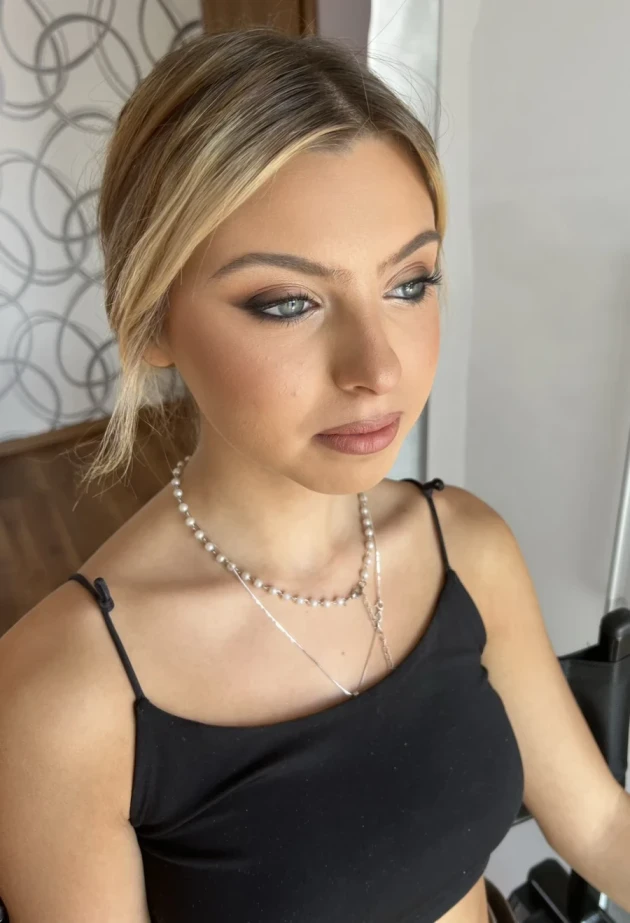 Грим за фотосесии - Reservation.Studio Грим за фотосесии - Reservation.Studio