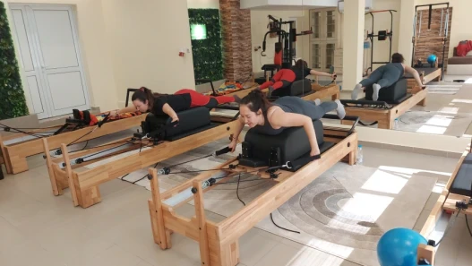 Reformer Pilates / Пилатес Реформър Reformer Pilates / Пилатес Реформър