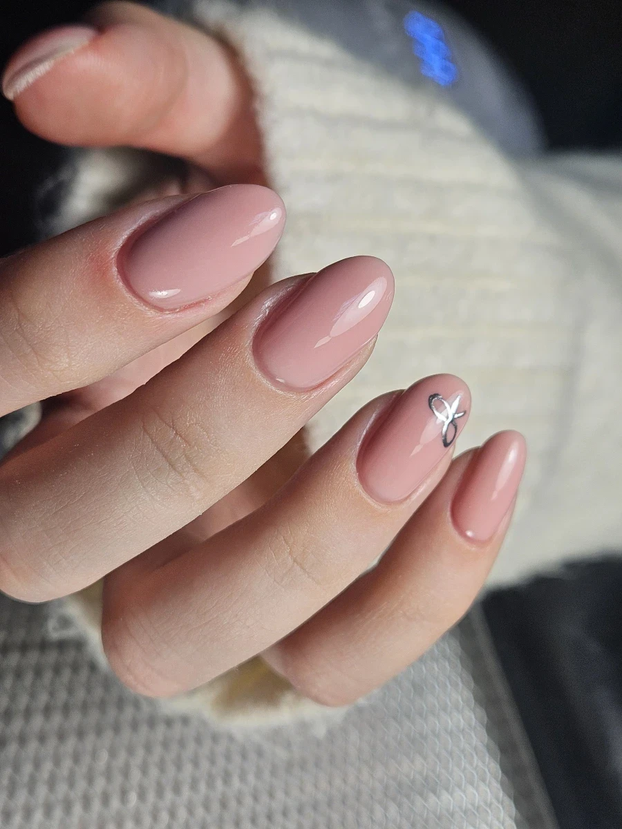 Маникюр с гел лак - Reservation.Studio Маникюр с гел лак - Reservation.Studio