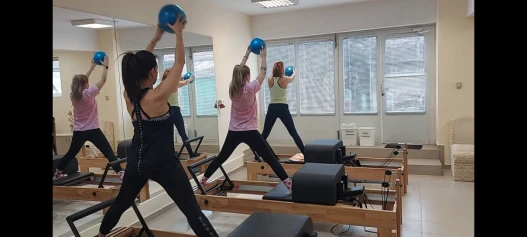 Reformer Pilates / Пилатес Реформър Reformer Pilates / Пилатес Реформър