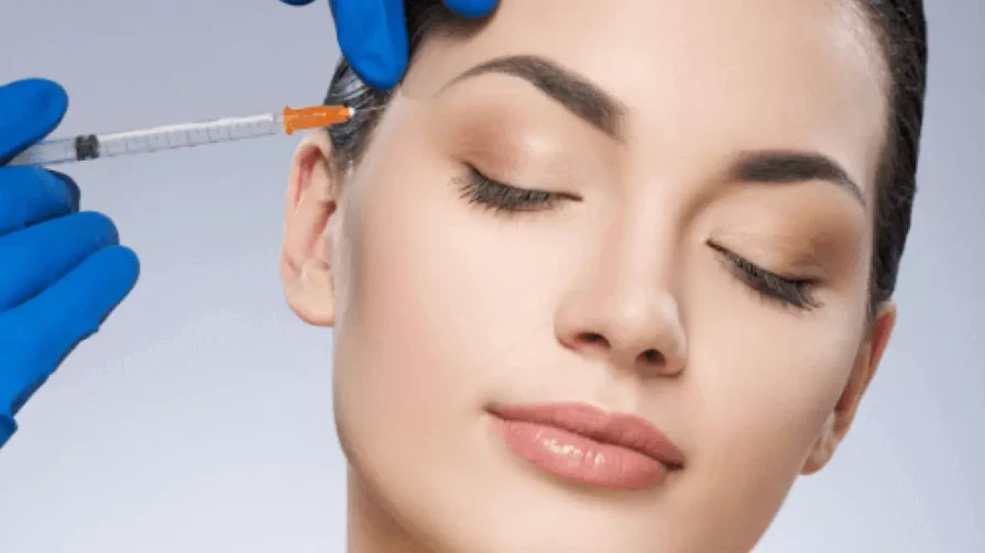 Riempimento dell'area temporale con filler all'acido ialuronico.