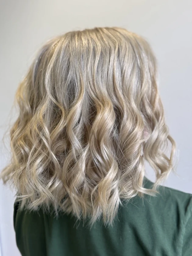 Боядисване+ подстригване +стайлинг - Reservation.Studio