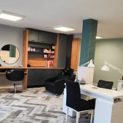 Reflection - your beauty salon