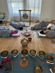Yoga Interioară cu Boluri Tibetane Cântătoare Yoga Interioară cu Boluri Tibetane Cântătoare