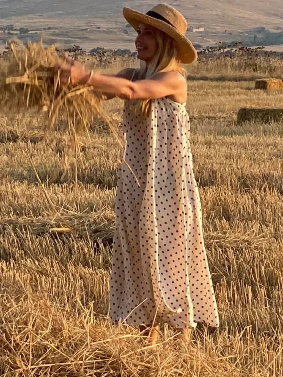 Yoga interior con cuencos tibetanos cantantes - Reservation.Studio