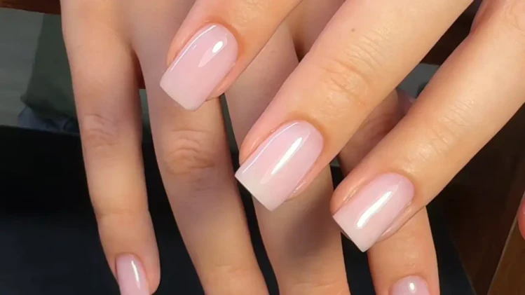 Укрепване на нокти с гел/акри гел Укрепване на нокти с гел/акри гел