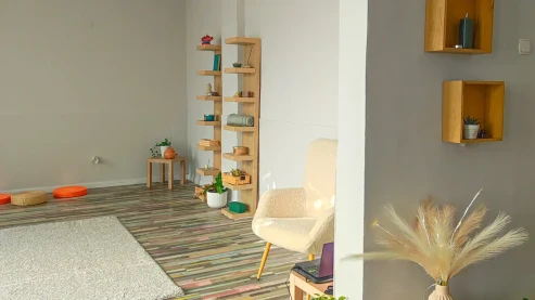 Студио за духовни практики и консултации "Къщичка-шарена и споделена" Студио за духовни практики и консултации "Къщичка-шарена и споделена"