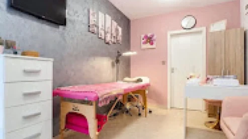 Radi Nails & Pedicure