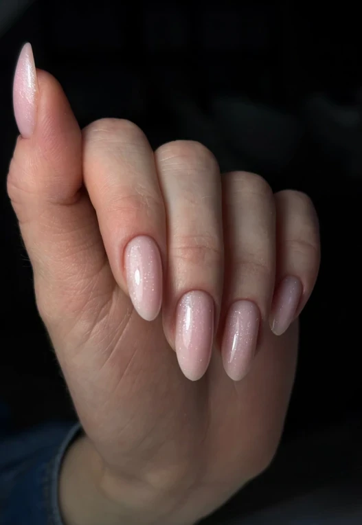 Маникюр с изравняване/укрепване с база и гел лак Маникюр с изравняване/укрепване с база и гел лак