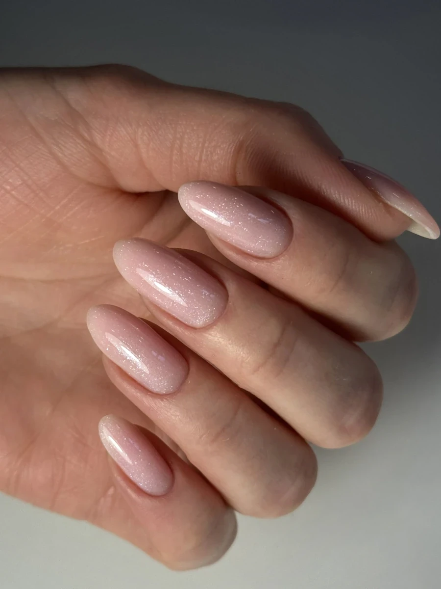 Маникюр с изравняване/укрепване с база и гел лак - Reservation.Studio Маникюр с изравняване/укрепване с база и гел лак - Reservation.Studio