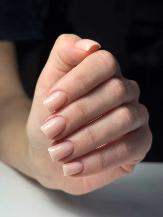 Маникюр с изравняване/укрепване с база и гел лак Маникюр с изравняване/укрепване с база и гел лак