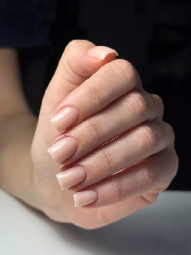 Маникюр с изравняване/укрепване с база и гел лак - Reservation.Studio Маникюр с изравняване/укрепване с база и гел лак - Reservation.Studio