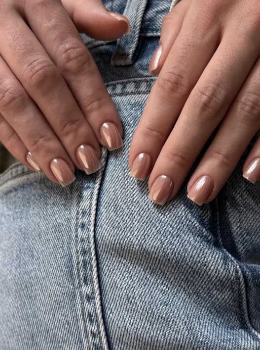 Маникюр с изравняване/укрепване с база и гел лак Маникюр с изравняване/укрепване с база и гел лак