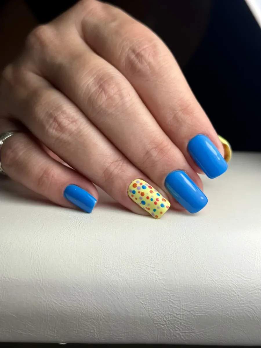 Маникюр с гел лак - Reservation.Studio Маникюр с гел лак - Reservation.Studio