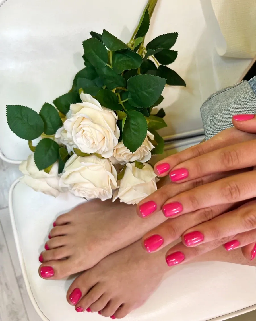 Апаратен Педикюр с гел лак - Reservation.Studio Апаратен Педикюр с гел лак - Reservation.Studio