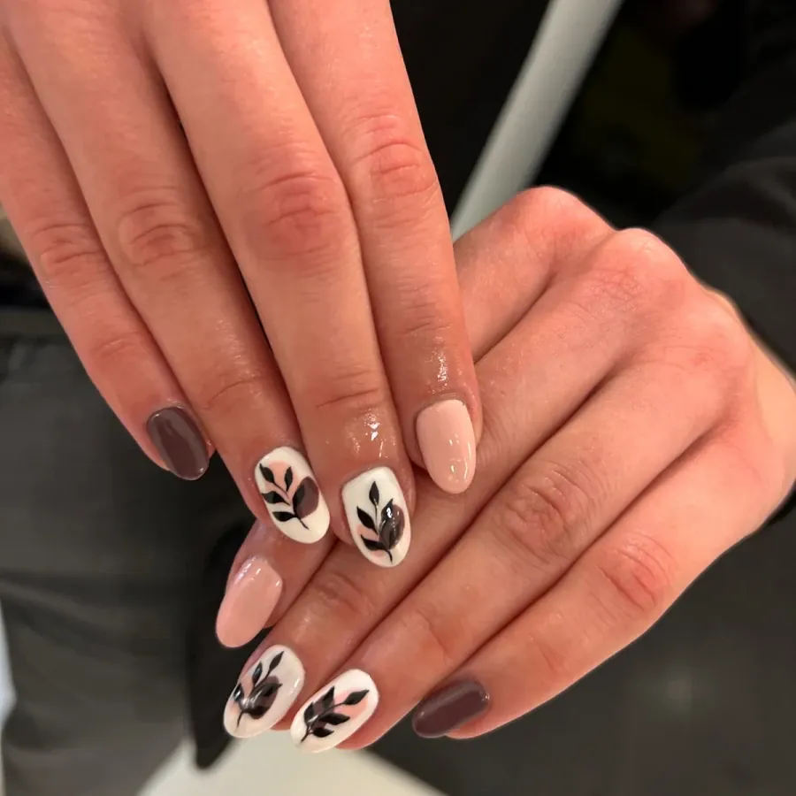 Manicure with gel polish - Reservation.Studio Manicure with gel polish - Reservation.Studio