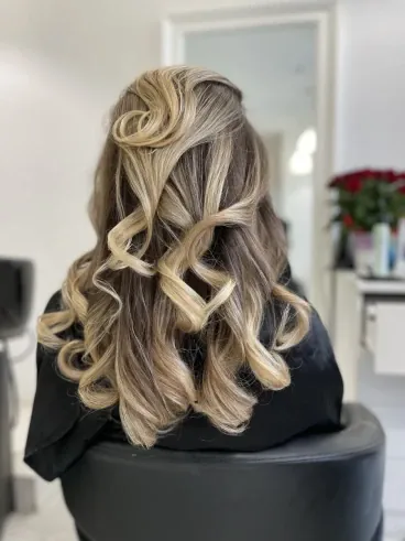 Дамско подстригване и стайлинг