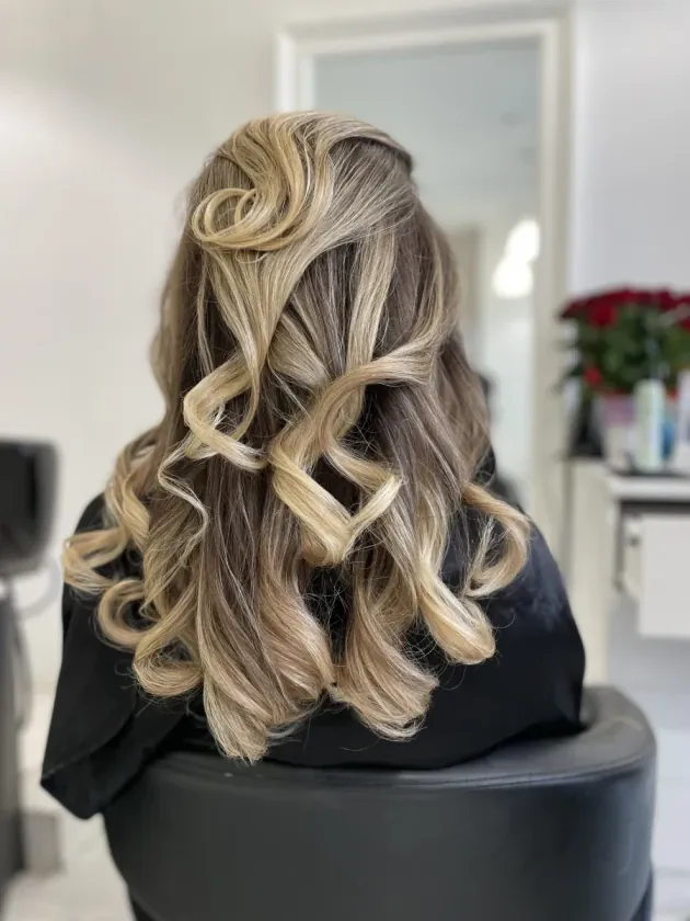 Damenschnitt und Styling (kurz) - Reservation.Studio