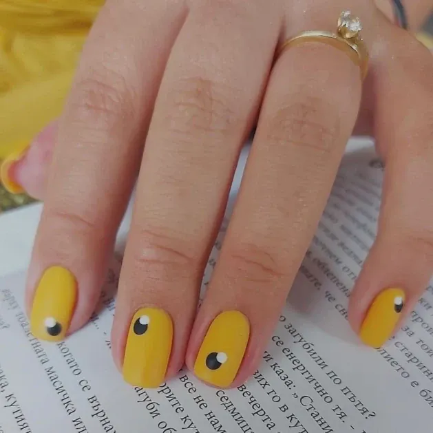 Маникюр  с Гел лак (Къси нокти) - Reservation.Studio