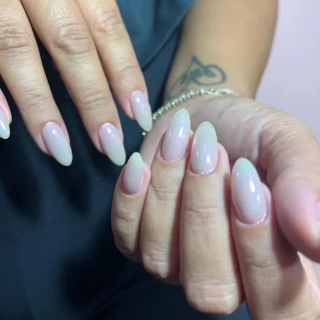 Маникюр с Гел лак (Къси нокти) - Reservation.Studio Маникюр с Гел лак (Къси нокти) - Reservation.Studio