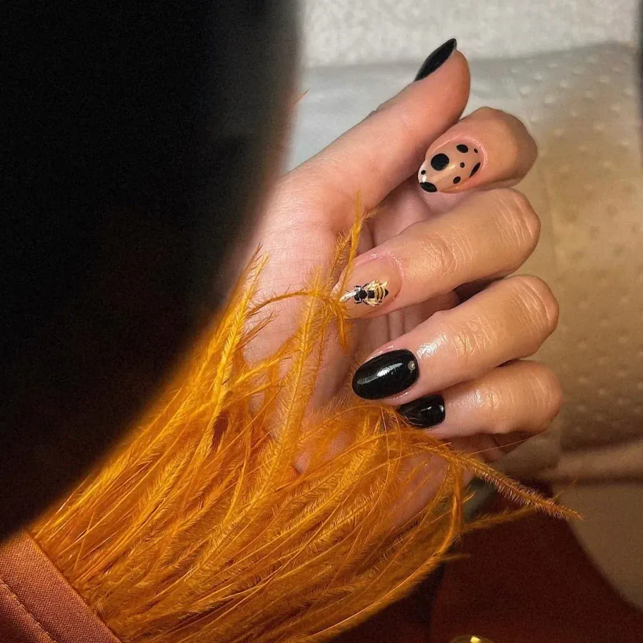 Маникюр  с Гел лак (Къси нокти) - Reservation.Studio