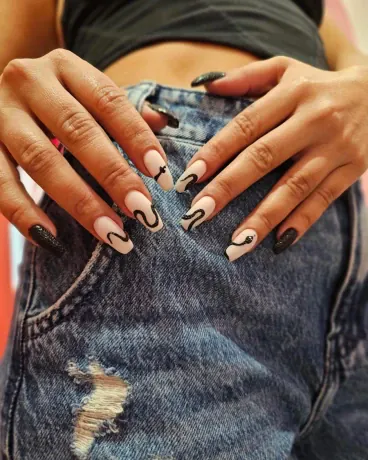 Маникюр с Гел лак (Къси нокти) Маникюр с Гел лак (Къси нокти)