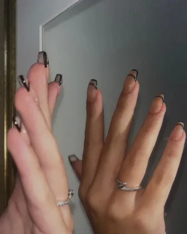 Маникюр с Гел лак (Къси нокти) Маникюр с Гел лак (Къси нокти)