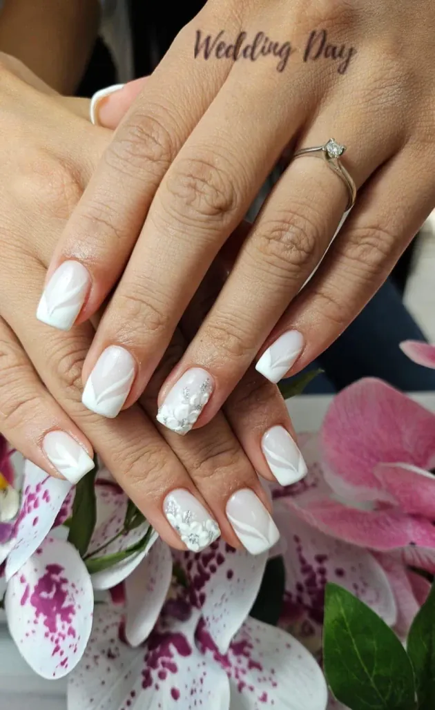 Маникюр с гел лак /един цвят/ - Reservation.Studio