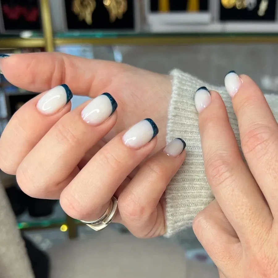 Маникюр с Гел лак (Къси нокти) - Reservation.Studio Маникюр с Гел лак (Къси нокти) - Reservation.Studio