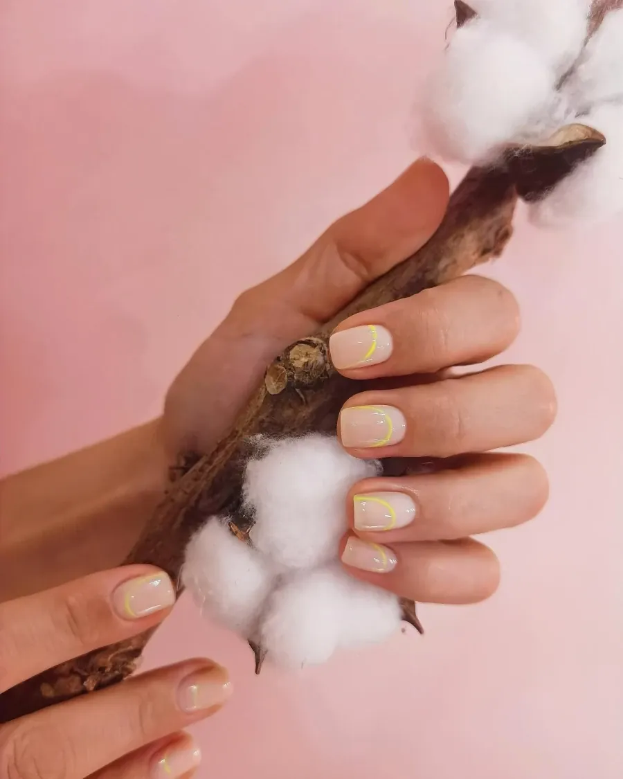 Маникюр  с Гел лак (Къси нокти) - Reservation.Studio